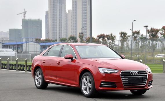 30万奔驰C180和奥迪A4L哪款是最佳选择