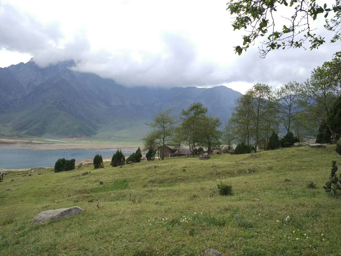 冶勒水库,索玛花开拍摄地,听说秋瓷炫老公拍的