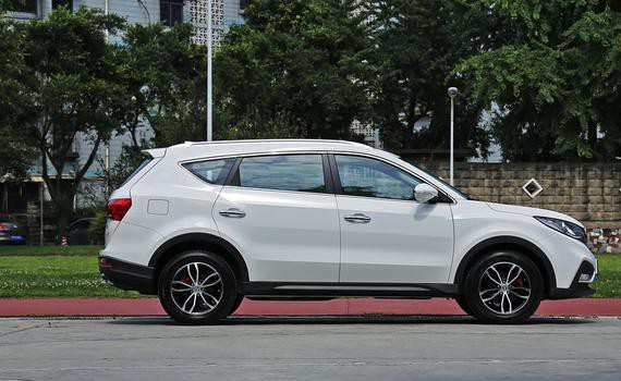 这货卖7万多却有20万的感觉, 还带天窗