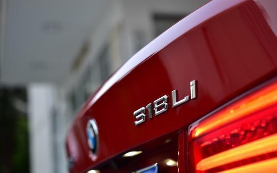 这3万是不是该咬牙上! 凹凸肉测BMW 318Li 时尚型