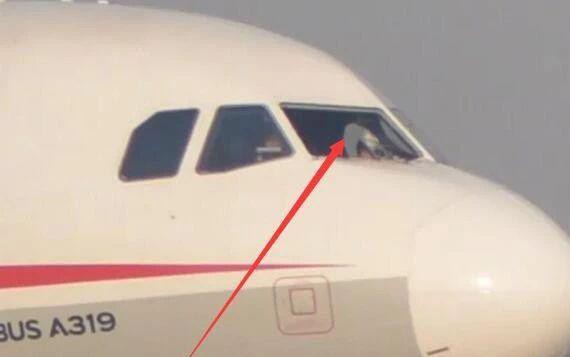 川航飞着飞着玻璃没了，我胆小还是自驾安全到拉萨！