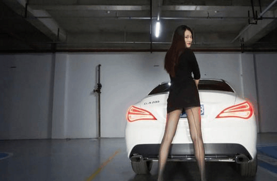 地下室里的奔驰CLA200, 大长腿配丝袜, 媳妇不喜欢奥迪A4