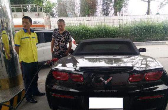 雪佛兰这款百万级跑车，在国内被认为山寨国产车 网友：车标掉价