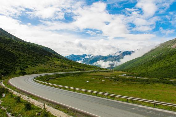2018,开上轿车去西藏将不再是梦，细数川藏线危险路段最新路况