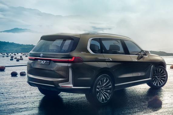 宝马也要出7座SUV？天窗比车顶还大配水晶档杆，颜值甩GLS几条街