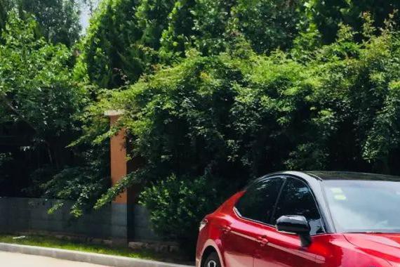 刘一试驾第八代凯美瑞，明明有颜值，偏要靠实力吃饭！还有谁