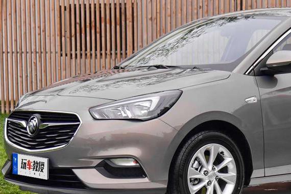 标配6气囊、ESP，9.9万能买顶配的国民神车，哪款更值得买？