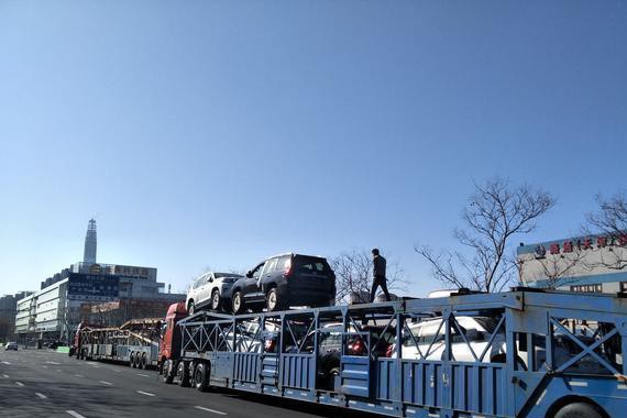 大批2018款丰田普拉多到港, 引众人围观