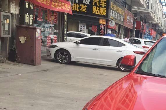 颜烈马 宝马X4水晶红车身改色贴膜