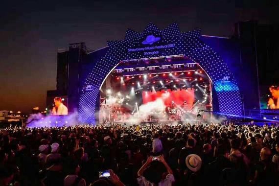 草莓音乐节上开生日party, 帝豪GS这次玩的太嗨!