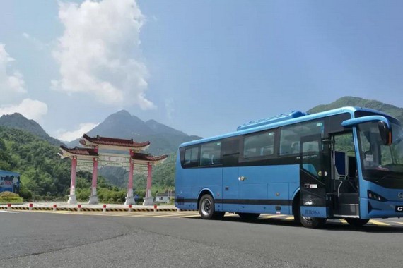 “云端”上的绿色行者 比亚迪C7首登黄山试运行