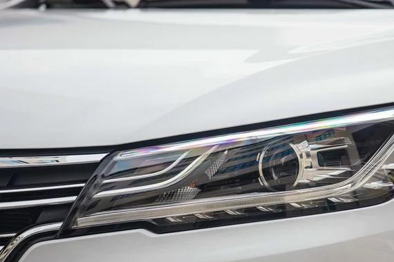 轴距比RX5少75mm, 全景天窗+自动驻车, 卖8万完胜CS55