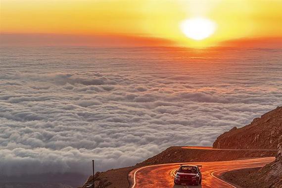 这段山路不到20公里有156个弯，比秋名山更神圣