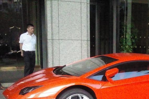 认车不认人, 一老板开迈腾去贷款不批, 换辆二手宝马毕恭毕敬