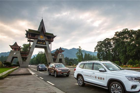 试驾丨越过“山丘” 读懂荣威RX8的理想三旬