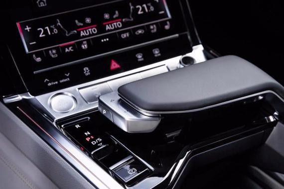 奥迪e-tron内饰官图发布 配备电子后视镜