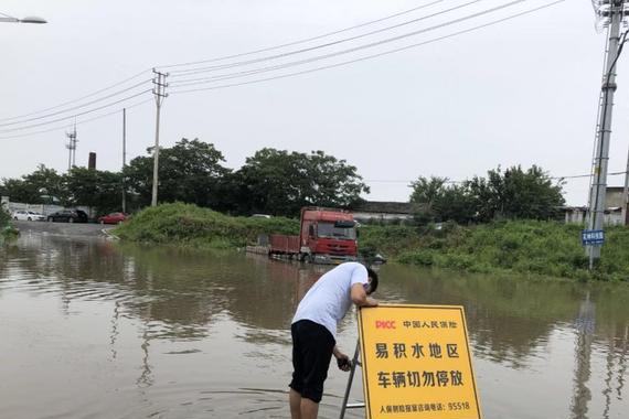 媒体提示+险企预警增强车主意识 暴雨中重损车辆比以往减少