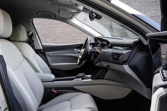 奥迪e-tron内饰官图发布 标配空气悬架