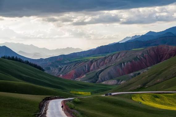 穿越青海的大美国道，都是世界级的风景线，走一次中毒一次！