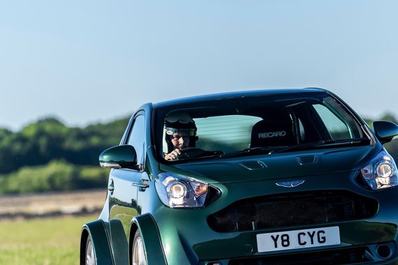 “阿斯顿·马丁“有新的文章更新，请注意查收