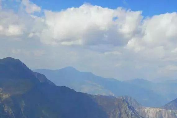 峡谷上的“丝带”路！俯瞰腿发软，开车就目眩，翻车是空难！