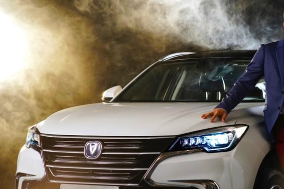 长安全新轿跑SUV CS85官图发布 采用X6式溜背造型