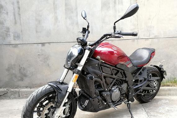 贝纳利科幻跨界太子402s进入公示期，实际排量却意外升级到500cc