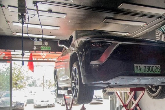 蔚来ES8长测No.7 | 底盘结构解析，外露式电池包设计满足换电需求