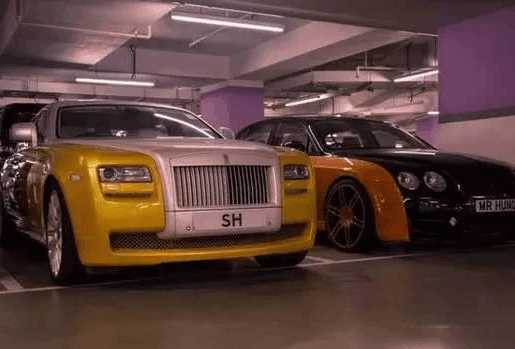 土豪小区 奔驰只能停路边 停车位能买辆宾利