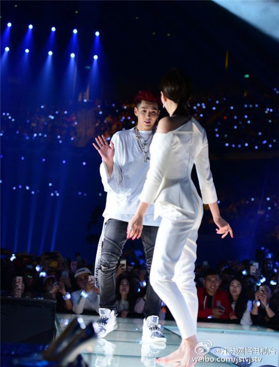 2017江苏卫视跨年演唱会吴亦凡江疏影斗舞视