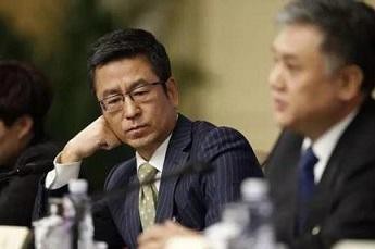 原来央视著名主持人白岩松的妻子竟然如此漂亮