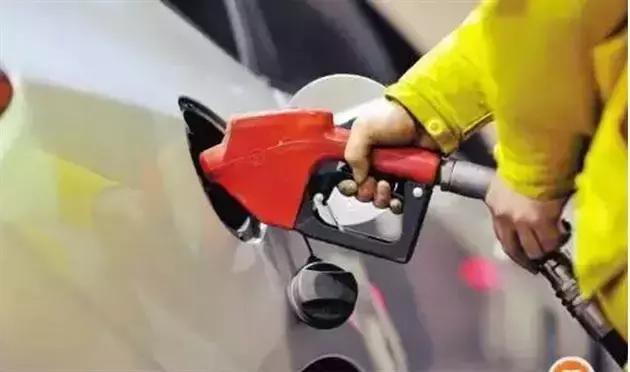 迪拜人均月收入_月收入2000 养什么车