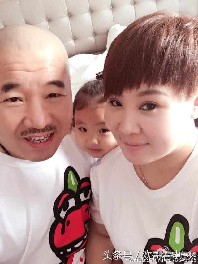 《乡村爱情》刘能谢兰亲密互动晒女儿 天伦之乐羡煞旁
