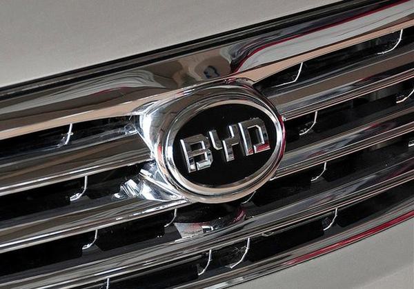 比亚迪终换标，中文汉字！SUV卖8万配全景影像
