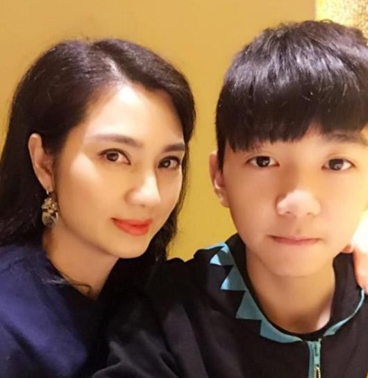 相比于英达从不见儿子巴图，莫少聪对待儿子的做法更令人失望！