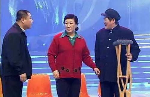 喜剧大师赵本山跟范伟真的是就老死不相往来吗？