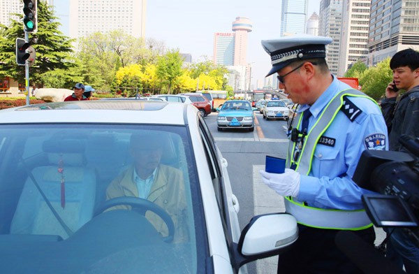 忘带驾驶证?做到这些交警也不会处理你!-手机