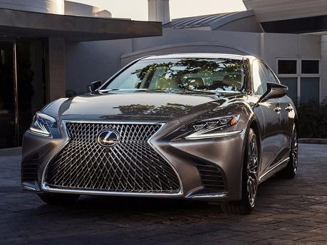 别看这辆日本车造型浮夸，跟奔驰S级相比毫不逊色！