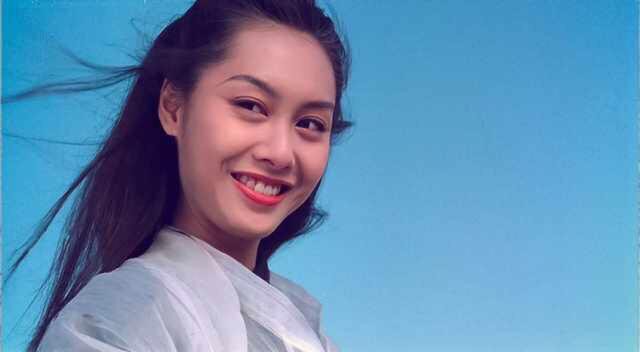 说起朱茵,她是无人不知的紫霞仙子,跟周星驰一起演艺了《大话西游》