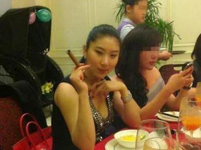 谢霆锋喜当哥，84岁谢贤老当益壮喜当爹？豪车送后妈