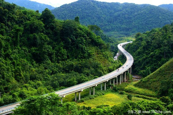 中國第一條國際高速路20小時穿越3國家