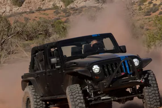 我敢打赌，90%的男人见到这台Jeep都忍不住多看两眼