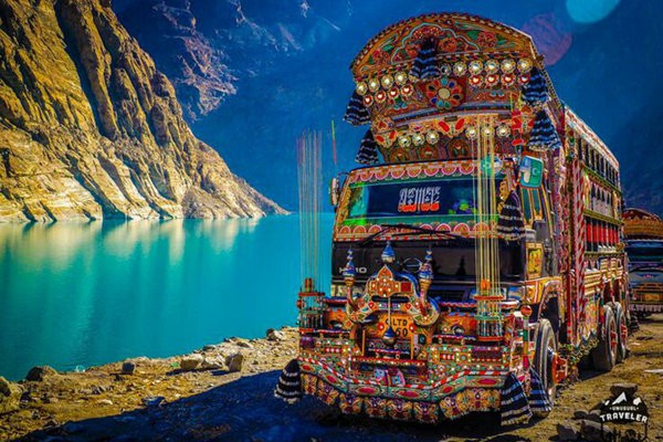 不止中国有祭车 隔壁印度三哥更疯狂-手机新浪