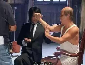 周星驰《功夫》里的火云邪神 竟因为一句话被封杀！