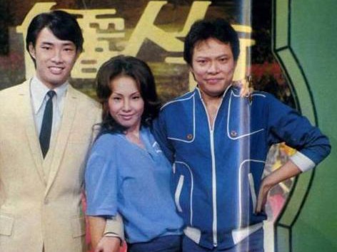 费玉清全家福曝光，段子手座驾不低调，车牌号有心意