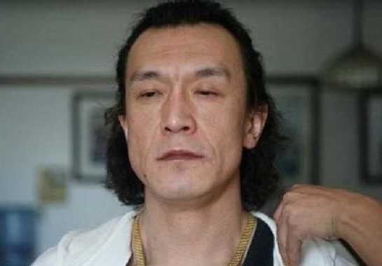 李咏离开原单位，生活越滋润，座驾秒杀众多原同事