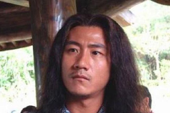 最豪迈的乔峰，现实中也是硬汉，座驾更是如此威武