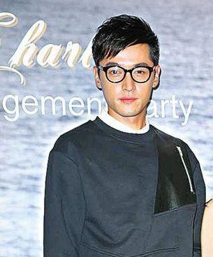 时隔八年再度同框,理想型变人妻,有一种友情叫