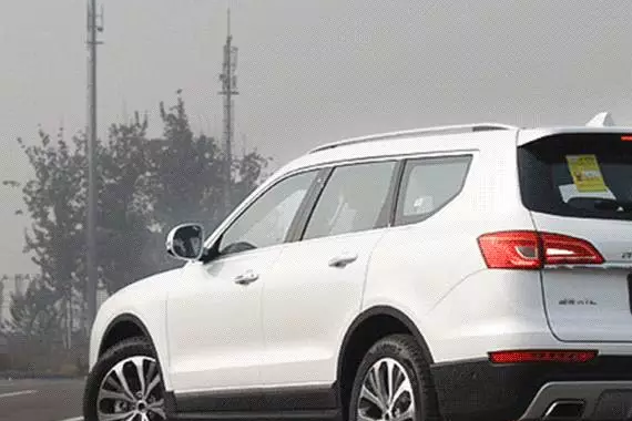 四国中型SUV大战原来价格最坚挺的是这款国产SUV！