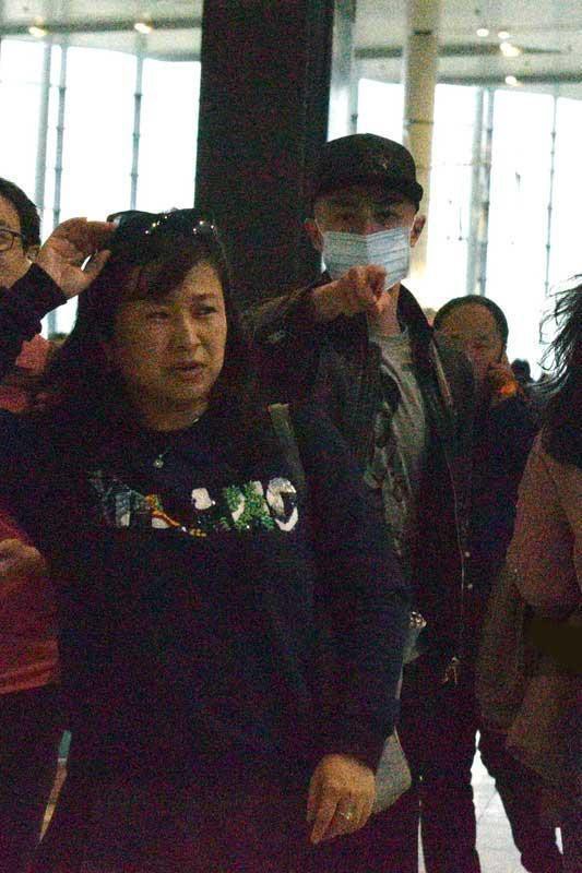 霍建华机场当众发飙被批没有素质一个台巴子滚出大陆
